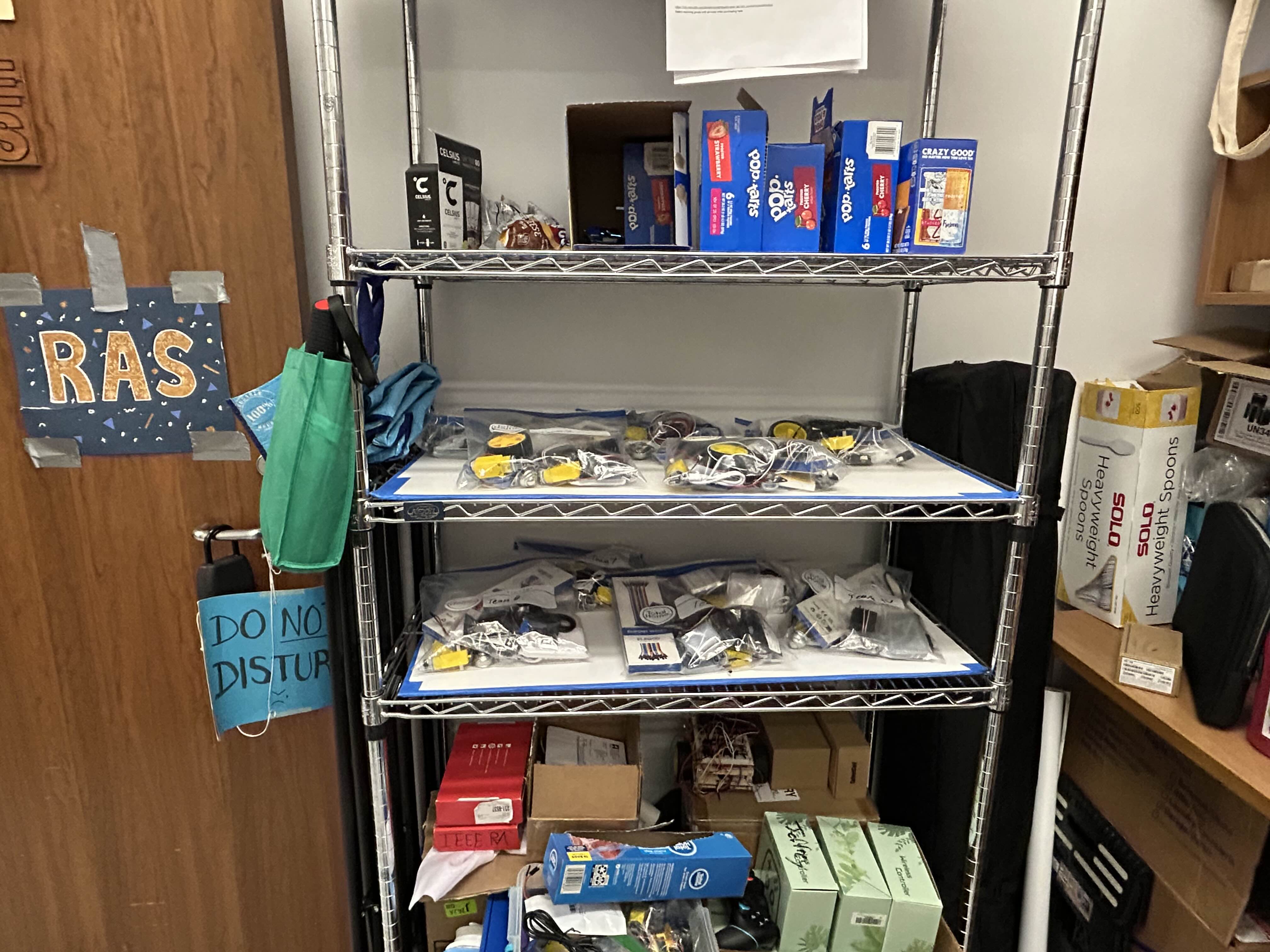 robotathon_shelf.jpg :(